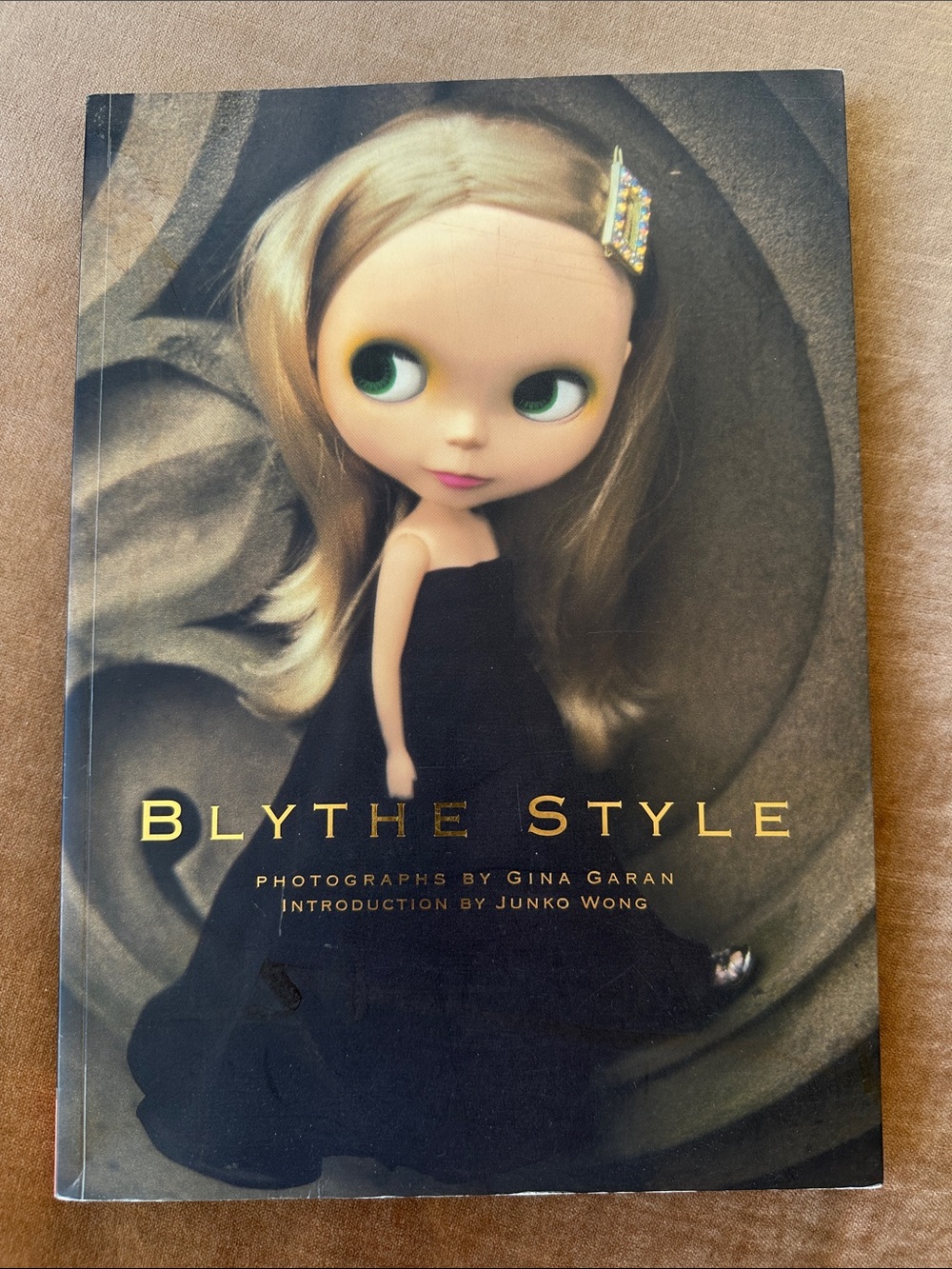 Book Collector Blythe Style about Doll photography all her looks